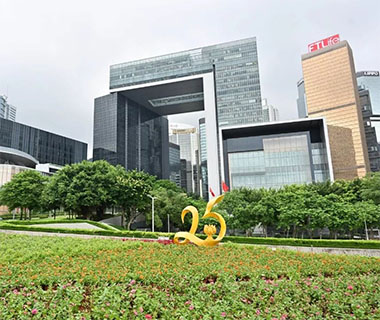 Hong Kong is bedecked with floral displays as the Special Administrative Region celebrates its 25th anniversary with flower patches and theme gardens across the city. Hong Kong is bedecked with floral displays as the Special Administrative Region celebrates its 25th anniversary with flower patches and theme gardens across the city.