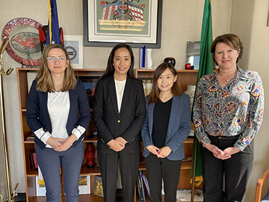 Ms Jacko Tsang, Director (second left) and Ms Emily Ng (second right) of the Hong Kong Economic and Trade Office in San Francisco are pictured with Ms Isabelle De Wulf, Managing Director, Small Business Export Assistance (first right) and Ms Radi Simeonova, Managing Director, Business Development (first left) of Office of Economic Development & Competitiveness, Washington State Department of Commerce. Ms Jacko Tsang, Director (second left) and Ms Emily Ng (second right) of the Hong Kong Economic and Trade Office in San Francisco are pictured with Ms Isabelle De Wulf, Managing Director, Small Business Export Assistance (first right) and Ms Radi Simeonova, Managing Director, Business Development (first left) of Office of Economic Development & Competitiveness, Washington State Department of Commerce.