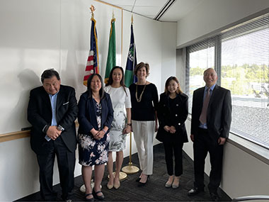 Ms Jacko Tsang, Director (third left) and Ms Emily Ng (second right) of the Hong Kong Economic and Trade Office in San Francisco are pictured with Mayor Lynne Robinson (third right) and Councilmember Janice Zahn (second left) of the City of Bellevue as well as Mr. Michael Tong, President (first right) and Mr. Benjamin Lee, Chairman (first left) of the Greater China Hong Kong Business Association of Washington. Ms Jacko Tsang, Director (third left) and Ms Emily Ng (second right) of the Hong Kong Economic and Trade Office in San Francisco are pictured with Mayor Lynne Robinson (third right) and Councilmember Janice Zahn (second left) of the City of Bellevue as well as Mr. Michael Tong, President (first right) and Mr. Benjamin Lee, Chairman (first left) of the Greater China Hong Kong Business Association of Washington.