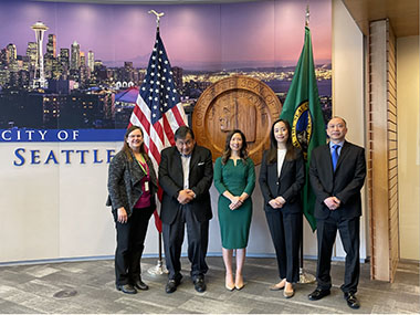 Ms Jacko Tsang, Director of the Hong Kong Economic and Trade Office in San Francisco (second right) is pictured with Ms Kendee Yamaguchi, Deputy Mayor of External Affairs (middle) and Ms Stacey Jehlik, International Affairs Director, Office of Intergovernmental Relations (first left) of the City of Seattle; as well as Mr Michael Tong, President (first right) and Benjamin Lee, Chairman (second left) of the Greater China Hong Kong Business Association of Washington. Ms Jacko Tsang, Director of the Hong Kong Economic and Trade Office in San Francisco (second right) is pictured with Ms Kendee Yamaguchi, Deputy Mayor of External Affairs (middle) and Ms Stacey Jehlik, International Affairs Director, Office of Intergovernmental Relations (first left) of the City of Seattle; as well as Mr Michael Tong, President (first right) and Benjamin Lee, Chairman (second left) of the Greater China Hong Kong Business Association of Washington.