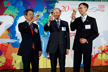 Commissioner Clement Leung (left); Director Ivanhoe Chang (right) and Consul General of the People's Republic of China in San Francisco, Mr Luo Linquan (center) toast at the gala reception in San Francisco.