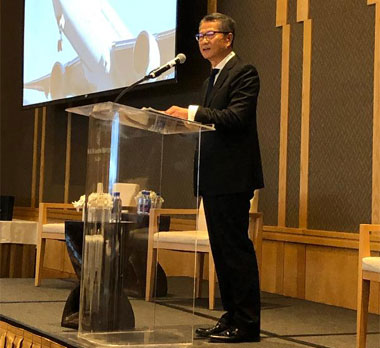The Financial Secretary, Mr Paul Chan, delivers a speech at a seminar on Hong Kong - Seattle business in Seattle on April 9.