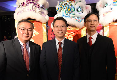 Director of the Hong Kong Economic and Trade Office, San Francisco, Mr Ivanhoe Chang (right); Hong Kong Commissioner for Economic and Trade Affairs, USA, Mr Eddie Mak (centre); and Consul General of the People’s Republic of China in Los Angeles, Mr Zhang Ping (left) are pictured with the lion dance troupe at the Spring Reception in Los Angeles on February 6.